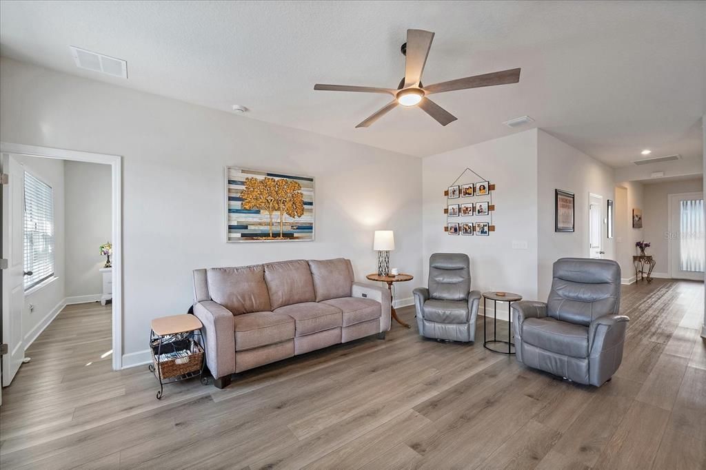 For Sale: $489,900 (3 beds, 2 baths, 1808 Square Feet)