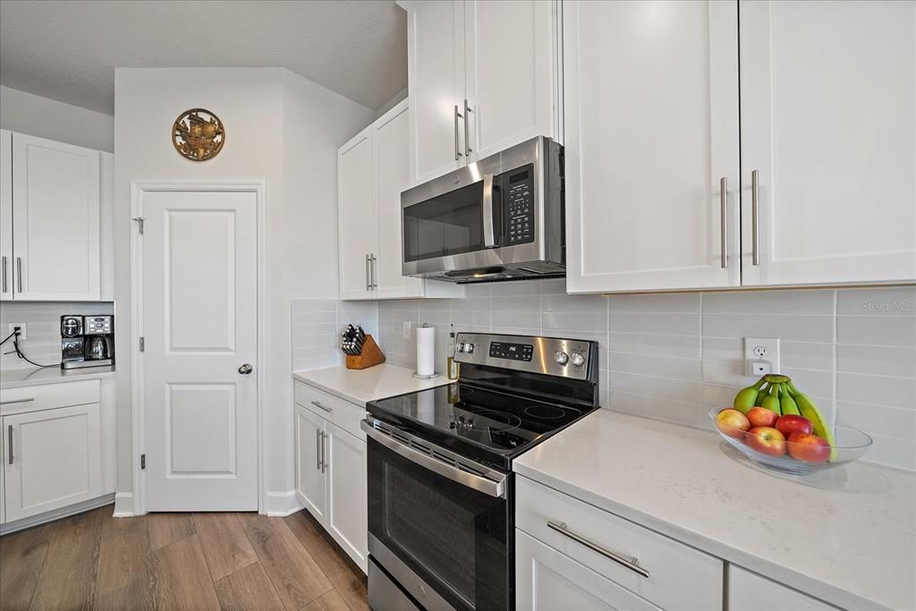 For Sale: $489,900 (3 beds, 2 baths, 1808 Square Feet)