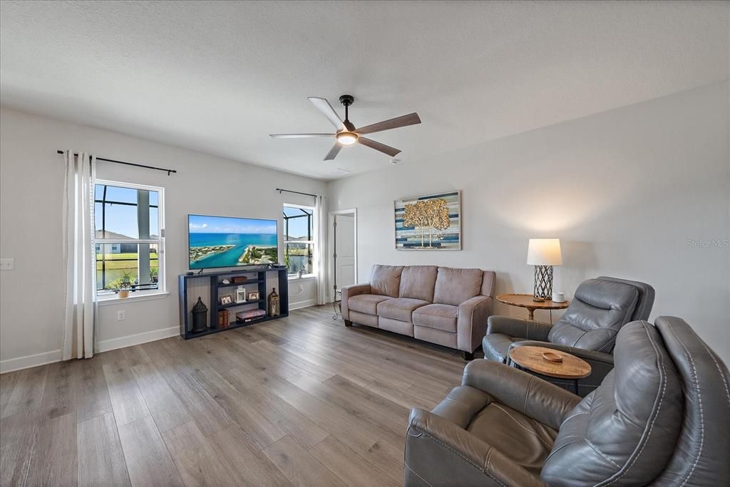 For Sale: $489,900 (3 beds, 2 baths, 1808 Square Feet)