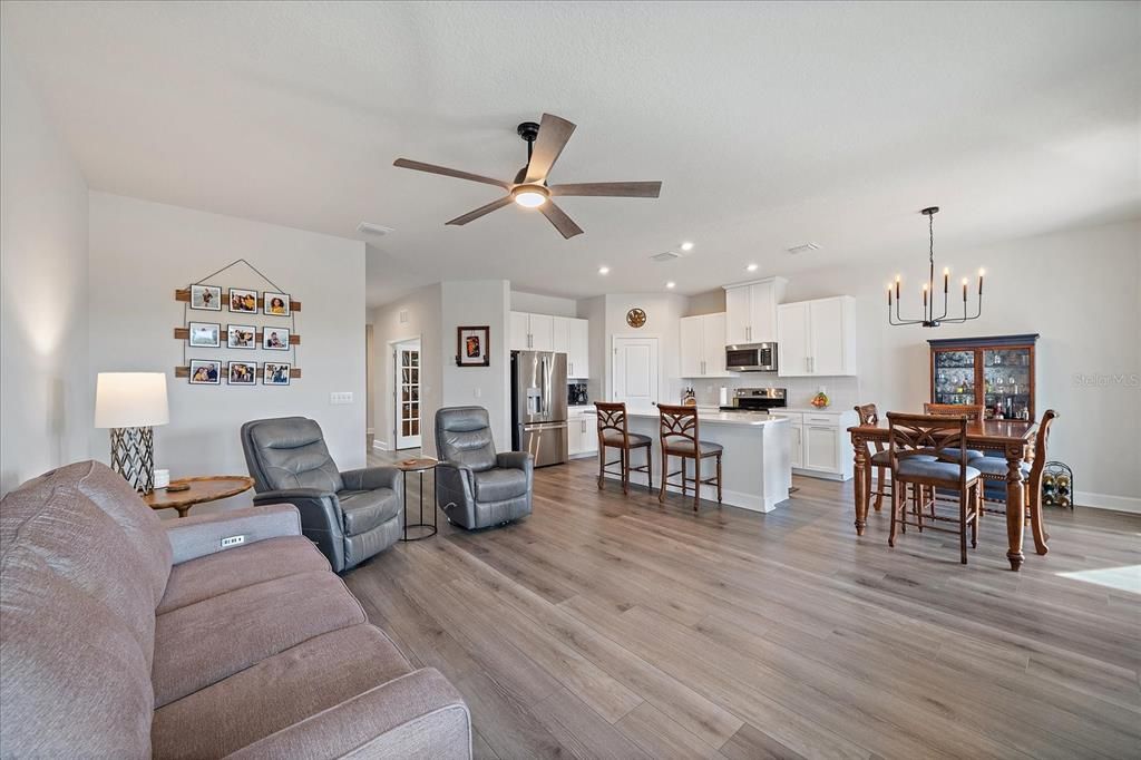 For Sale: $489,900 (3 beds, 2 baths, 1808 Square Feet)