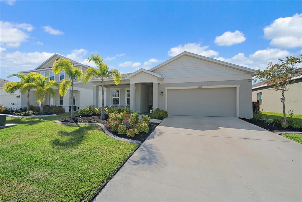 For Sale: $489,900 (3 beds, 2 baths, 1808 Square Feet)