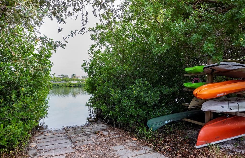 На продажу: $599,000 (2 спален, 2 ванн, 1154 Квадратных фут)