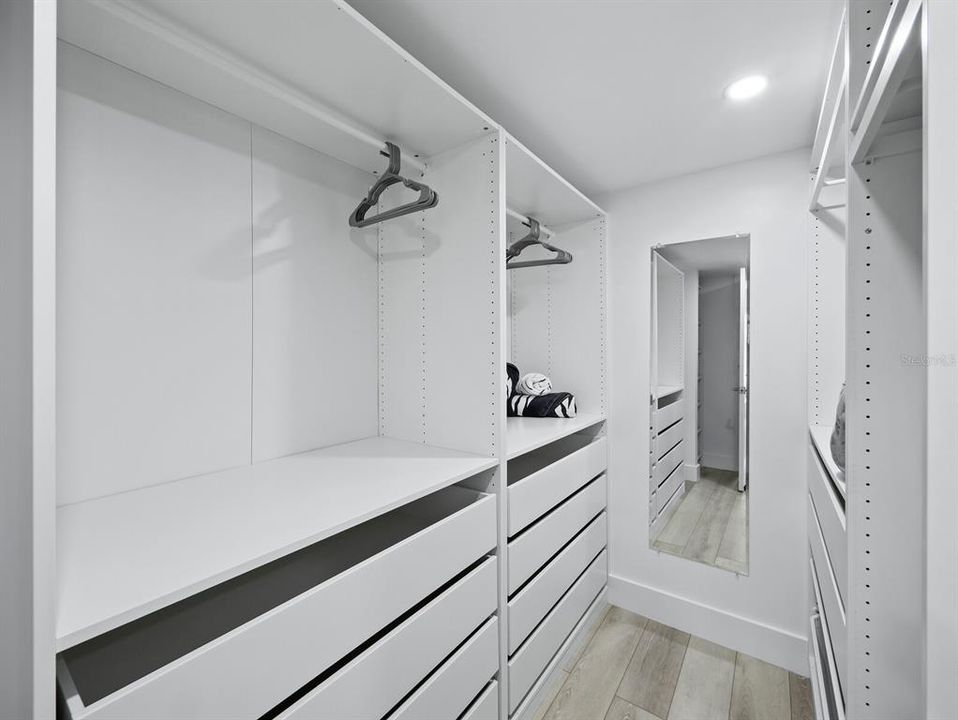 На продажу: $599,000 (2 спален, 2 ванн, 1154 Квадратных фут)