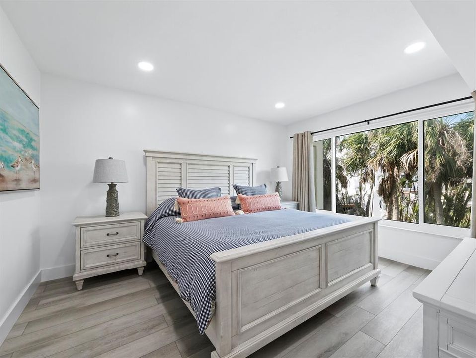 На продажу: $599,000 (2 спален, 2 ванн, 1154 Квадратных фут)