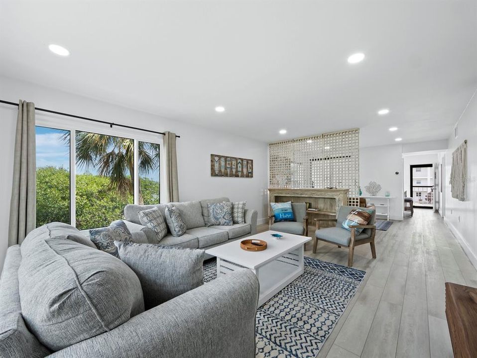 На продажу: $599,000 (2 спален, 2 ванн, 1154 Квадратных фут)