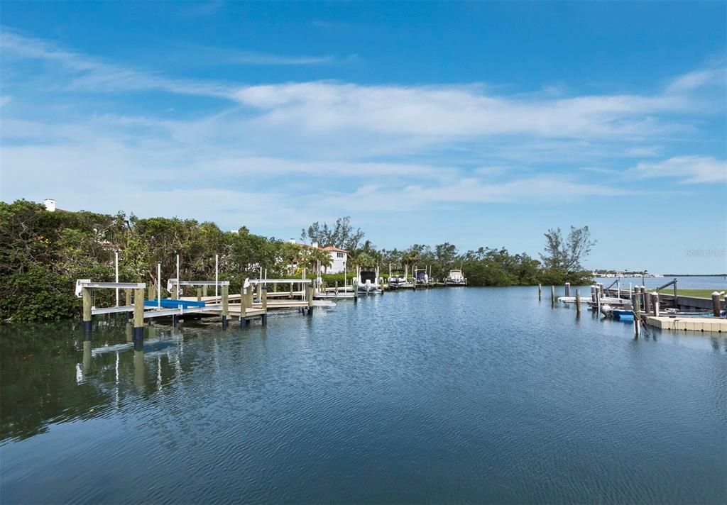 На продажу: $599,000 (2 спален, 2 ванн, 1154 Квадратных фут)