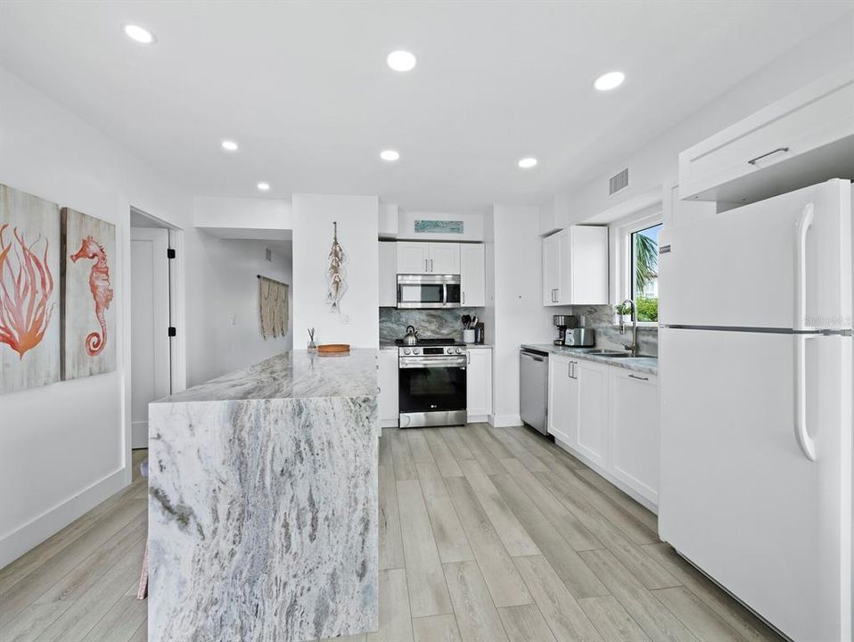 На продажу: $599,000 (2 спален, 2 ванн, 1154 Квадратных фут)