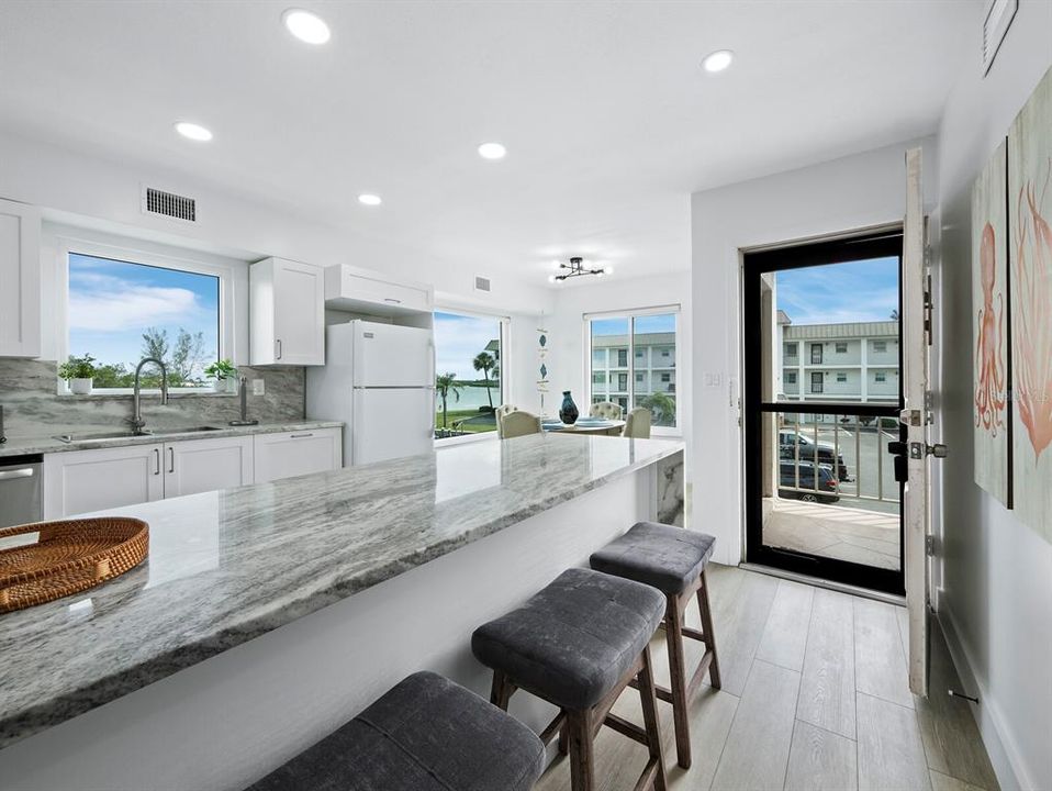 На продажу: $599,000 (2 спален, 2 ванн, 1154 Квадратных фут)