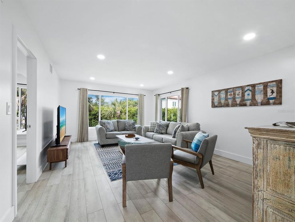 На продажу: $599,000 (2 спален, 2 ванн, 1154 Квадратных фут)