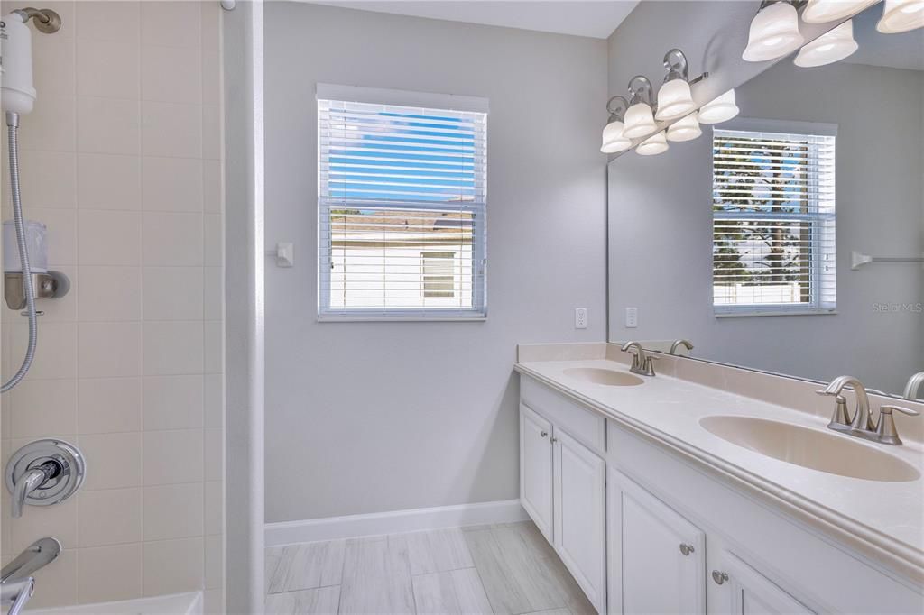 Под контрактом: $3,000 (4 спален, 3 ванн, 2283 Квадратных фут)