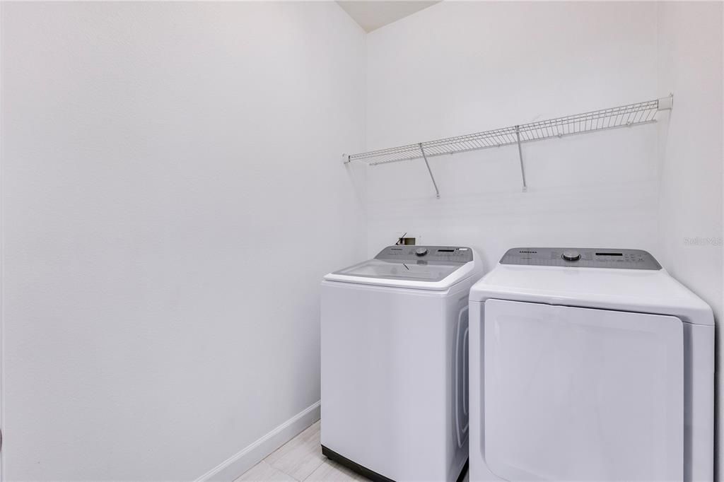 Под контрактом: $3,000 (4 спален, 3 ванн, 2283 Квадратных фут)