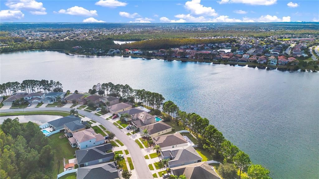 Под контрактом: $3,000 (4 спален, 3 ванн, 2283 Квадратных фут)