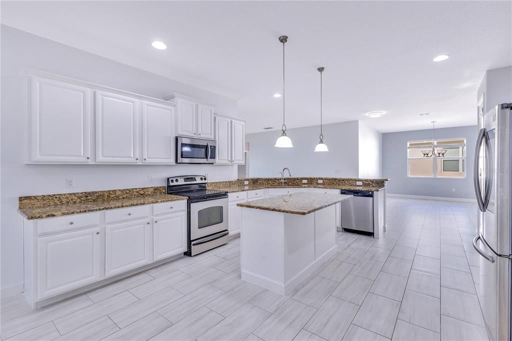 Под контрактом: $3,000 (4 спален, 3 ванн, 2283 Квадратных фут)