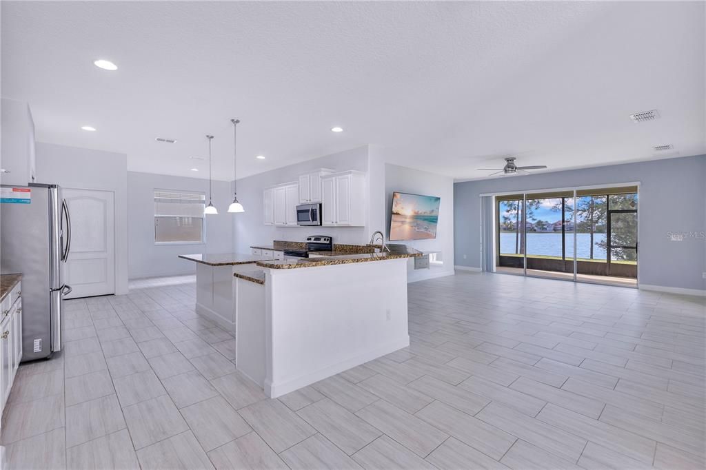 Под контрактом: $3,000 (4 спален, 3 ванн, 2283 Квадратных фут)