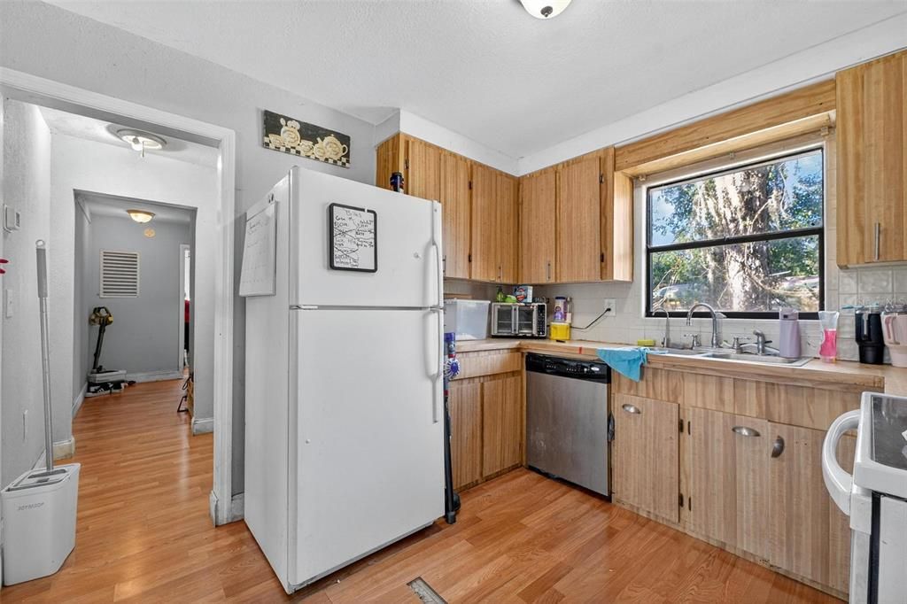 For Sale: $179,900 (3 beds, 2 baths, 920 Square Feet)