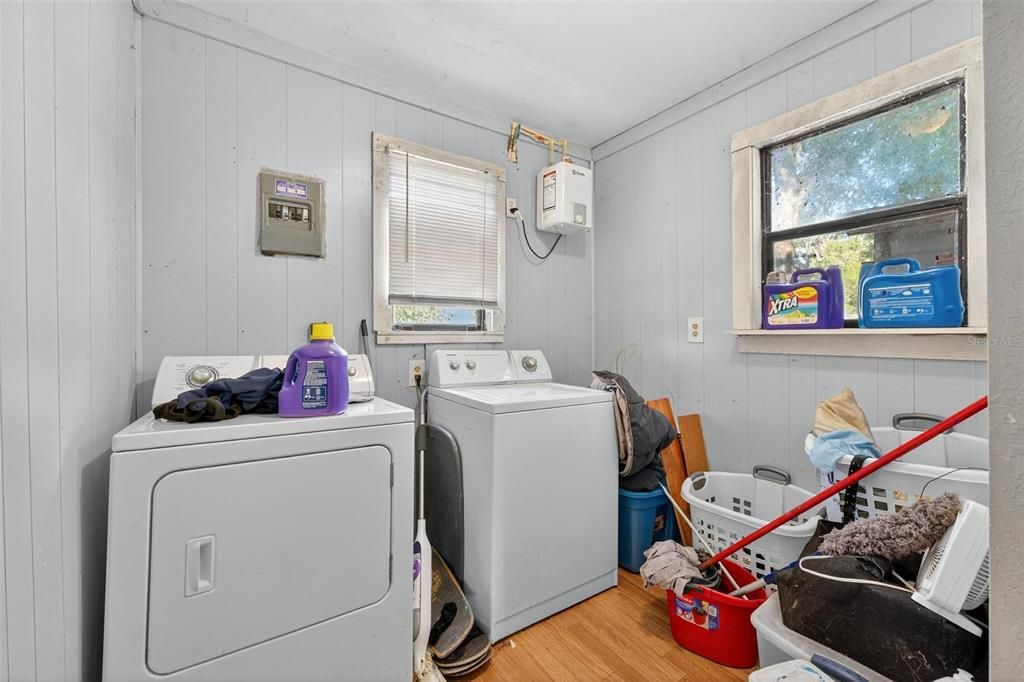 For Sale: $179,900 (3 beds, 2 baths, 920 Square Feet)