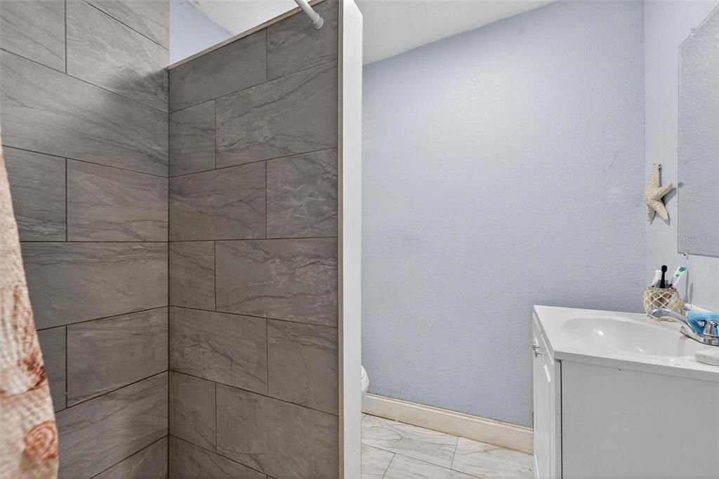 For Sale: $179,900 (3 beds, 2 baths, 920 Square Feet)