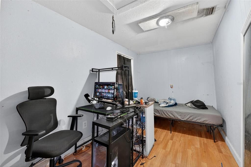 For Sale: $179,900 (3 beds, 2 baths, 920 Square Feet)