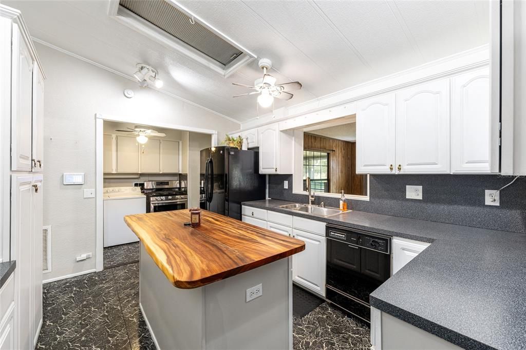 待售: $339,000 (3 贝兹, 2 浴室, 1934 平方英尺)