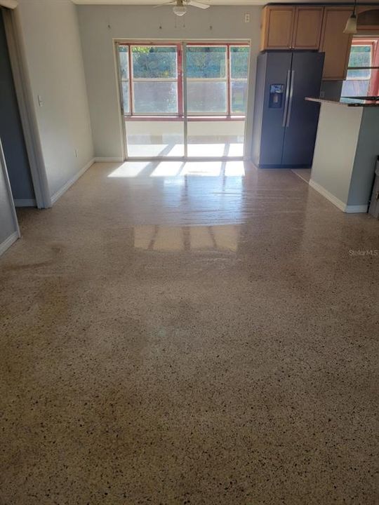 合同活跃: $2,395 (2 贝兹, 2 浴室, 1689 平方英尺)