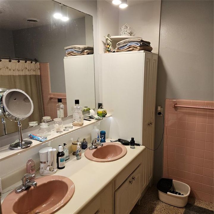 合同活跃: $2,395 (2 贝兹, 2 浴室, 1689 平方英尺)