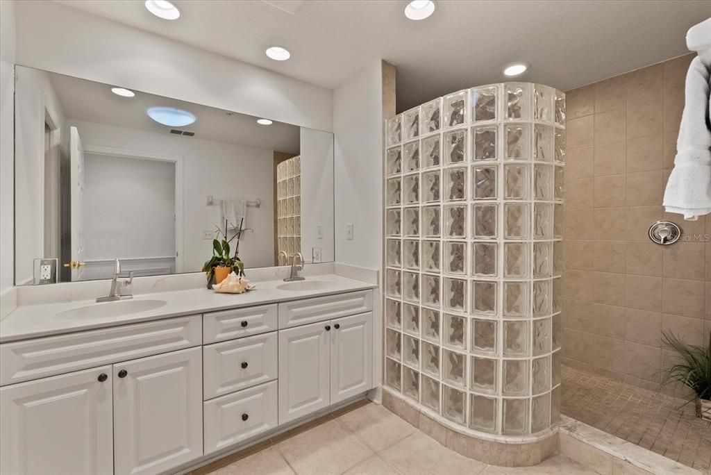 For Sale: $750,000 (3 beds, 2 baths, 1786 Square Feet)