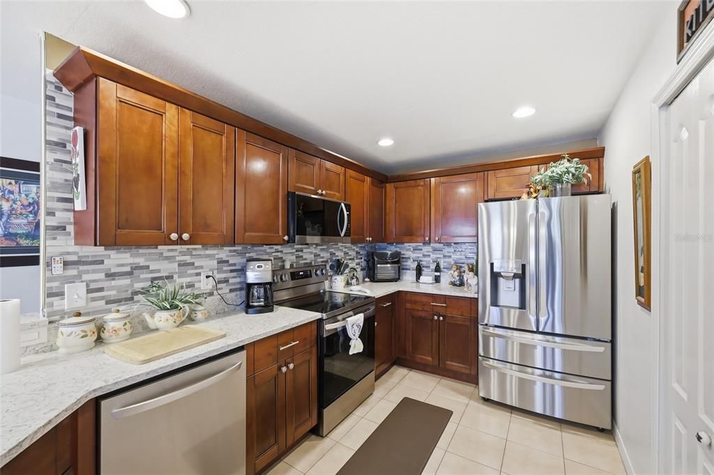 For Sale: $225,000 (2 beds, 2 baths, 1268 Square Feet)