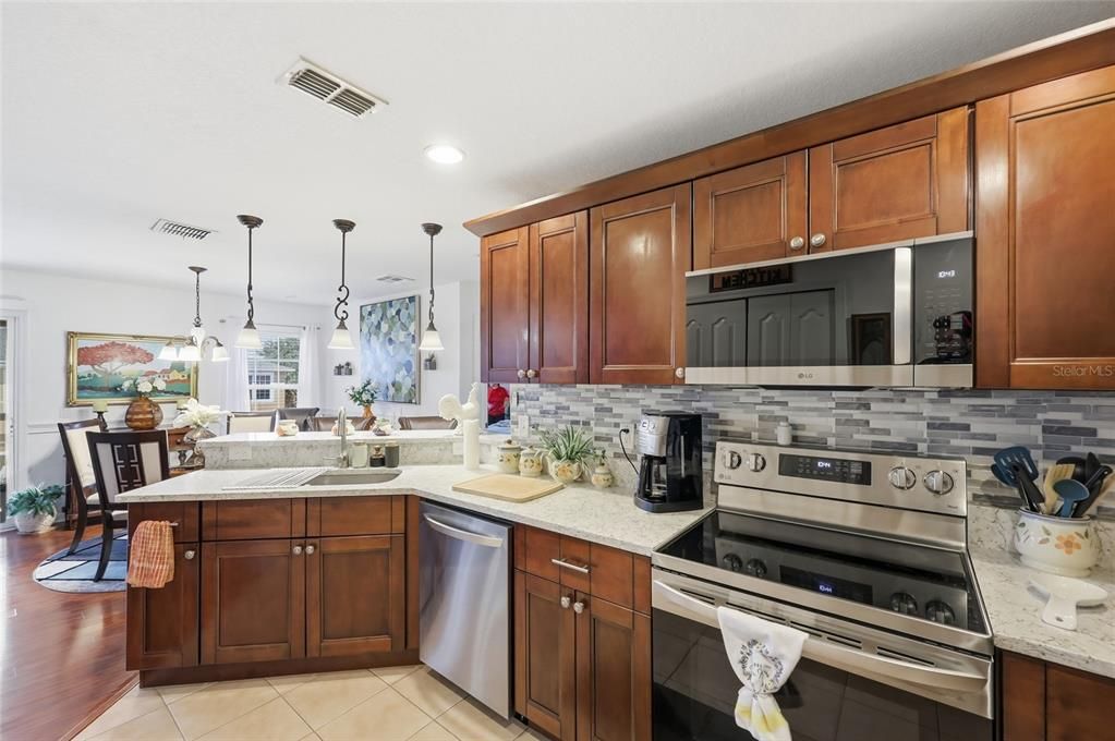 For Sale: $225,000 (2 beds, 2 baths, 1268 Square Feet)