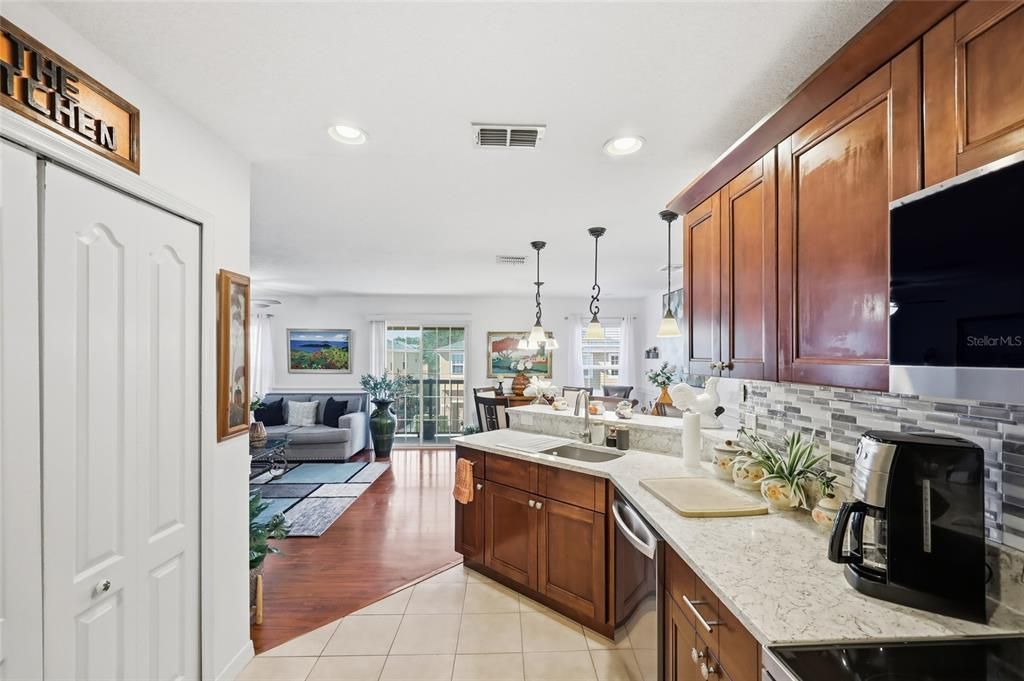 For Sale: $225,000 (2 beds, 2 baths, 1268 Square Feet)