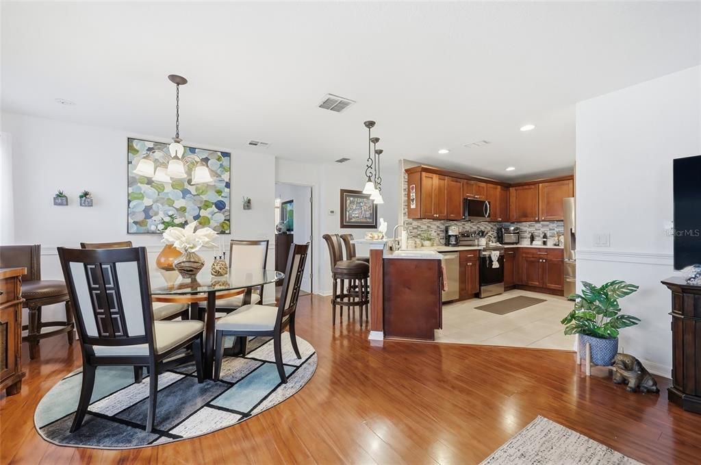 For Sale: $225,000 (2 beds, 2 baths, 1268 Square Feet)