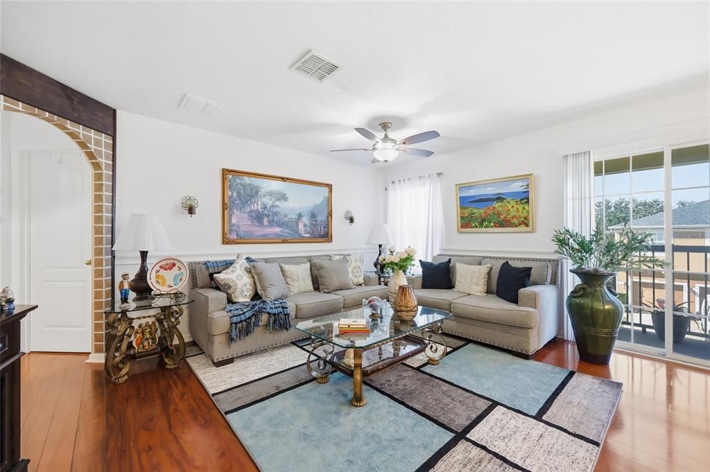 For Sale: $225,000 (2 beds, 2 baths, 1268 Square Feet)