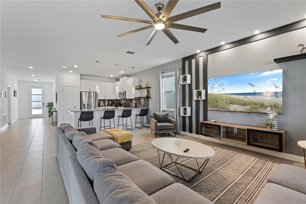 Под контрактом: $699,900 (7 спален, 5 ванн, 4018 Квадратных фут)