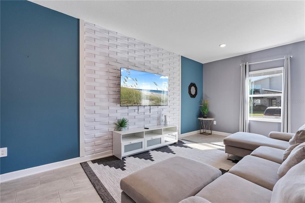 Под контрактом: $699,900 (7 спален, 5 ванн, 4018 Квадратных фут)