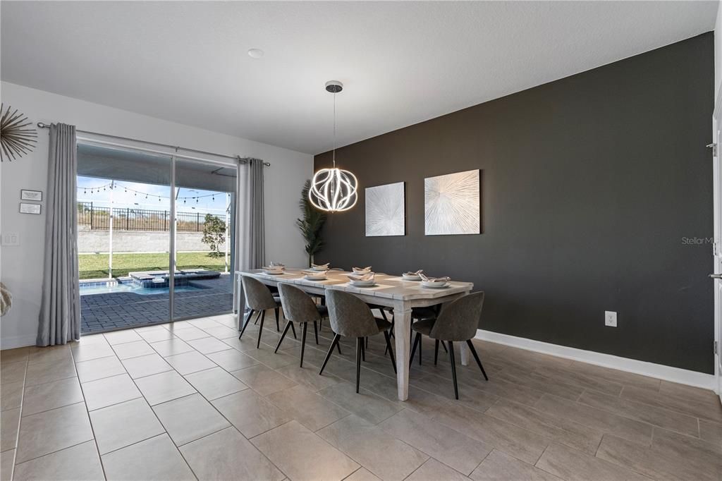 Под контрактом: $699,900 (7 спален, 5 ванн, 4018 Квадратных фут)