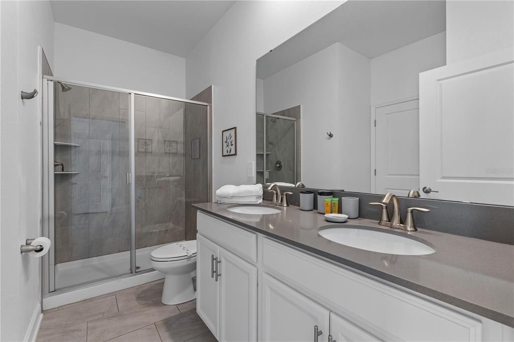 Под контрактом: $699,900 (7 спален, 5 ванн, 4018 Квадратных фут)