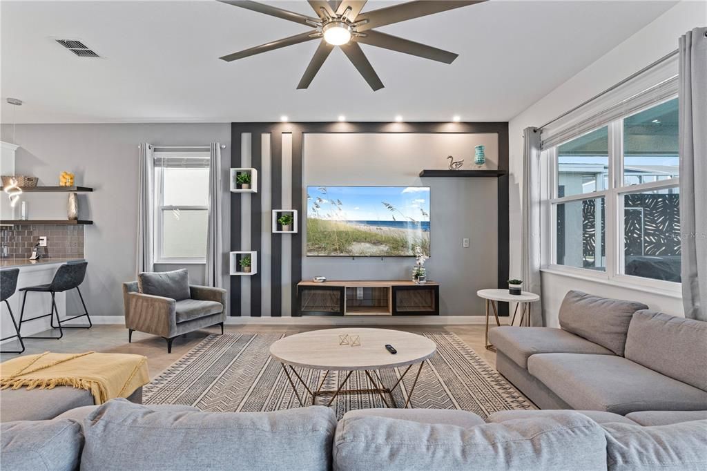 Под контрактом: $699,900 (7 спален, 5 ванн, 4018 Квадратных фут)