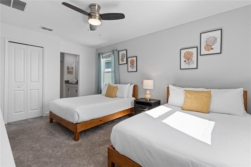 Под контрактом: $699,900 (7 спален, 5 ванн, 4018 Квадратных фут)