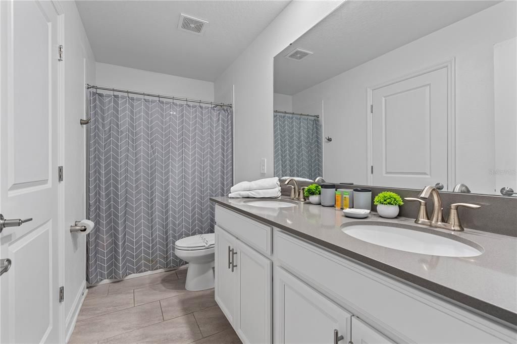 Под контрактом: $699,900 (7 спален, 5 ванн, 4018 Квадратных фут)