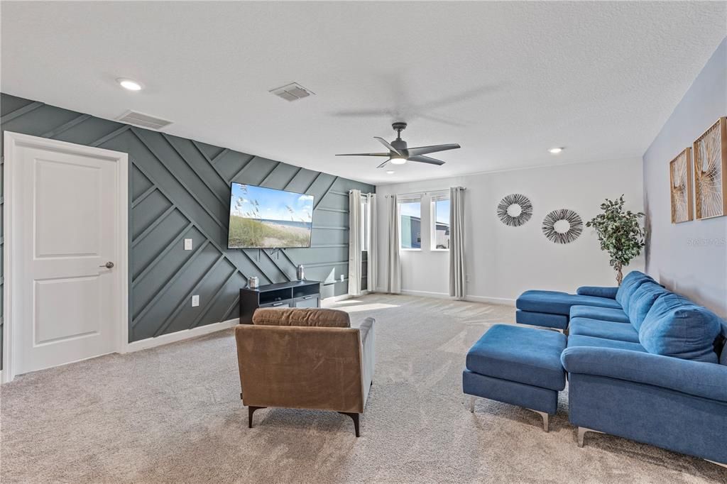 Под контрактом: $699,900 (7 спален, 5 ванн, 4018 Квадратных фут)