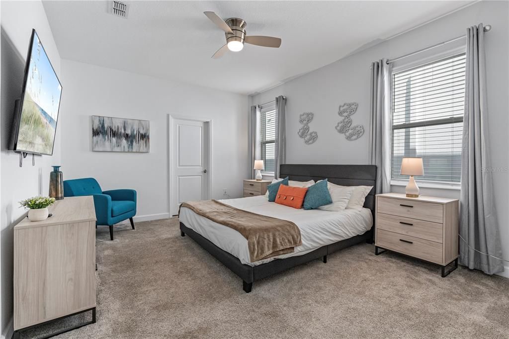 Под контрактом: $699,900 (7 спален, 5 ванн, 4018 Квадратных фут)