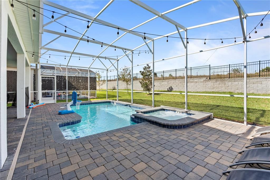 Под контрактом: $699,900 (7 спален, 5 ванн, 4018 Квадратных фут)