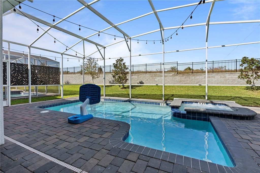 Под контрактом: $699,900 (7 спален, 5 ванн, 4018 Квадратных фут)