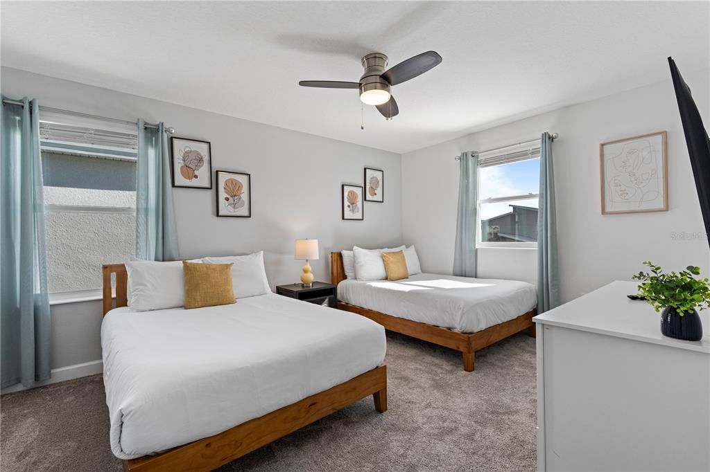 Под контрактом: $699,900 (7 спален, 5 ванн, 4018 Квадратных фут)