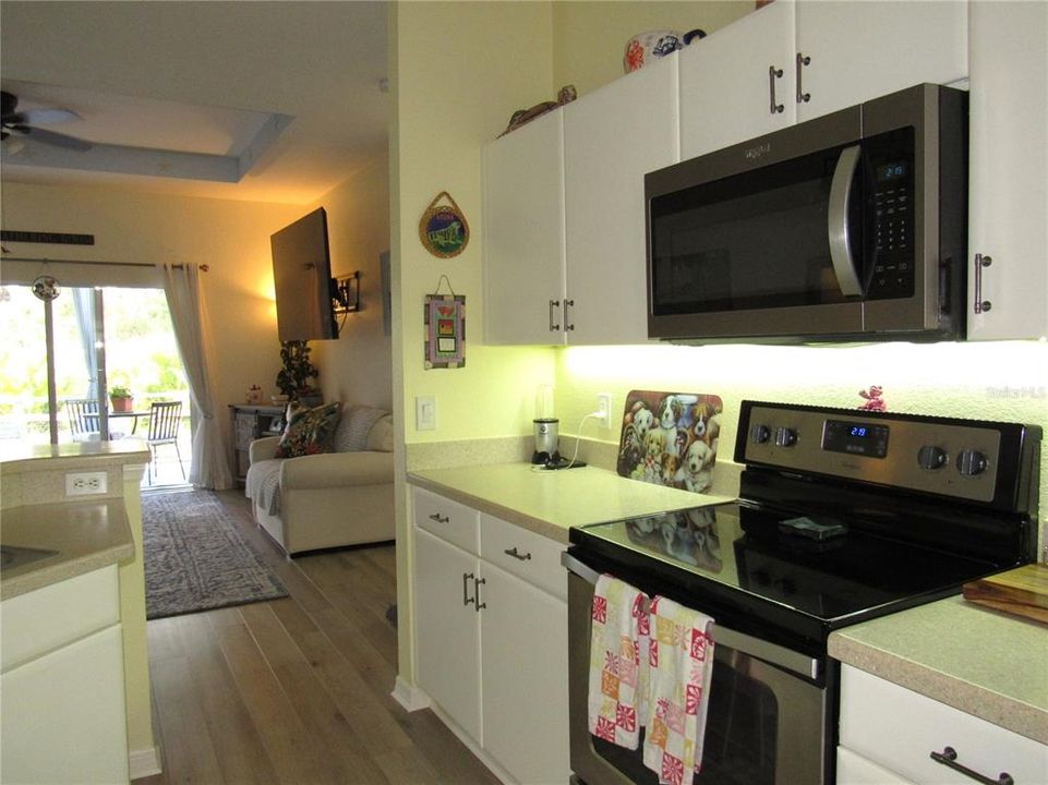 For Sale: $349,900 (4 beds, 2 baths, 1906 Square Feet)