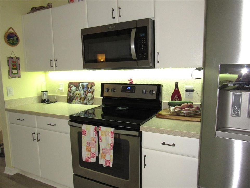 For Sale: $349,900 (4 beds, 2 baths, 1906 Square Feet)