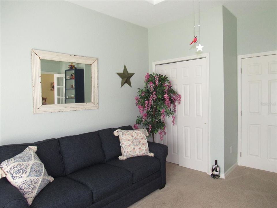 For Sale: $349,900 (4 beds, 2 baths, 1906 Square Feet)