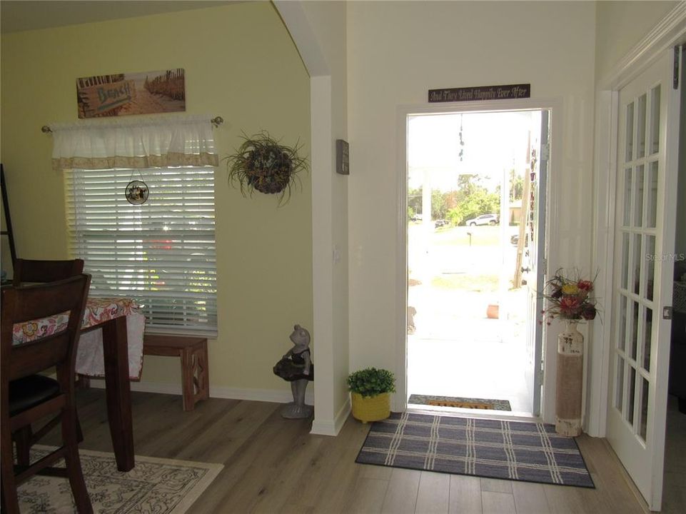 For Sale: $349,900 (4 beds, 2 baths, 1906 Square Feet)