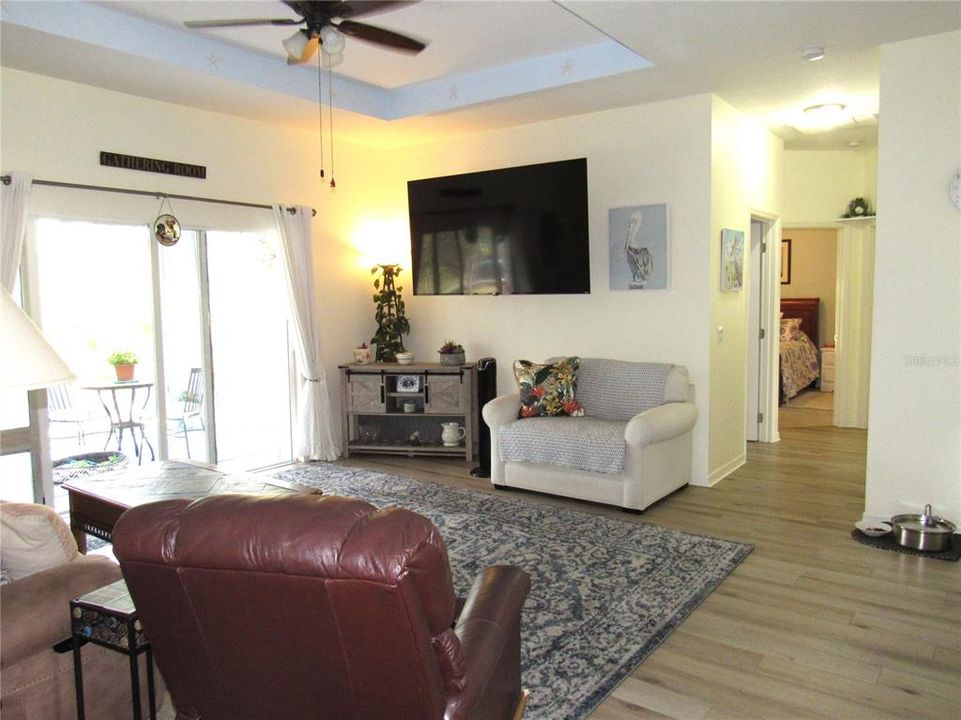 For Sale: $349,900 (4 beds, 2 baths, 1906 Square Feet)