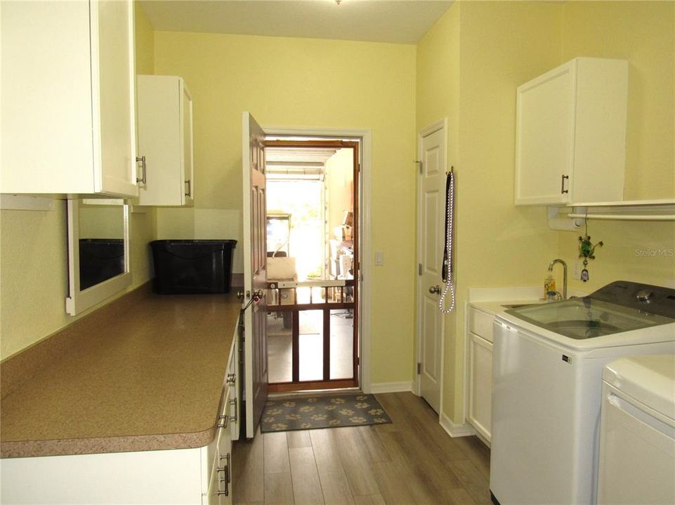 For Sale: $349,900 (4 beds, 2 baths, 1906 Square Feet)