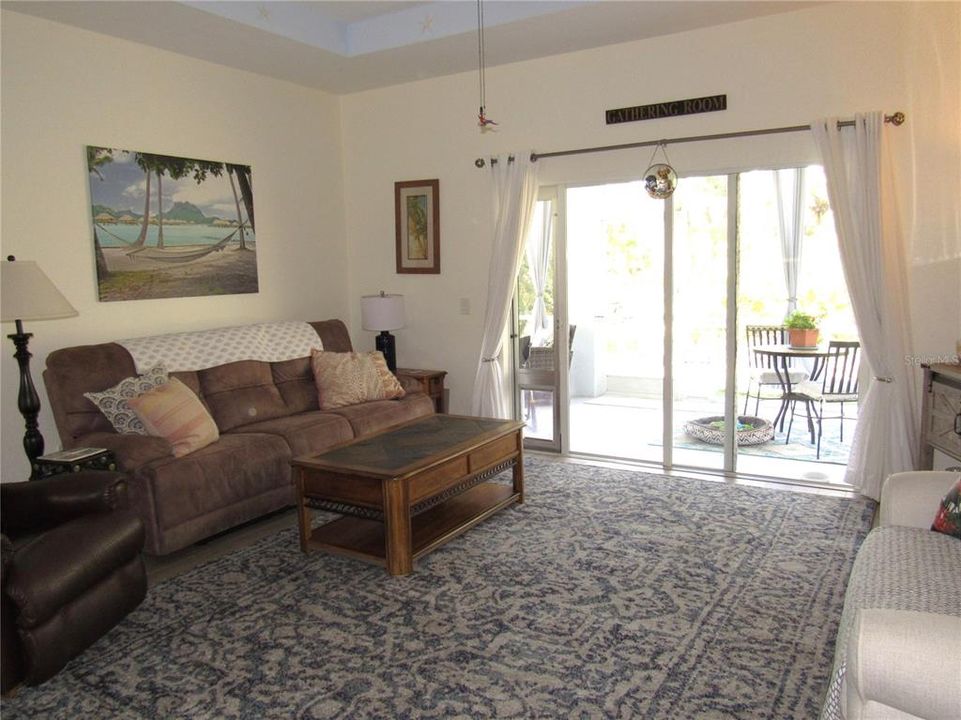 For Sale: $349,900 (4 beds, 2 baths, 1906 Square Feet)